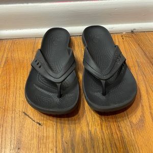 Black Crocs Flip Flops Women’s size 6